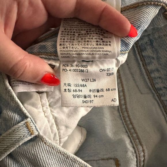 LEVI'S 501 Cropped Distressed Denim in Bowie Blue Sz 27 - Picture 5 of 6